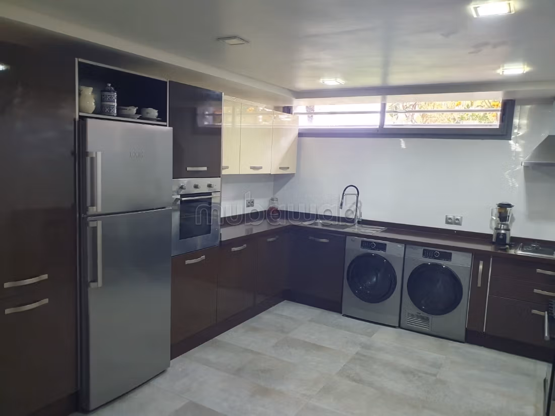 Villa's en luxe woningen beschikbaar. 5 Kamers. Traditionele, Marokkaanse woonkamer en satellietschotel