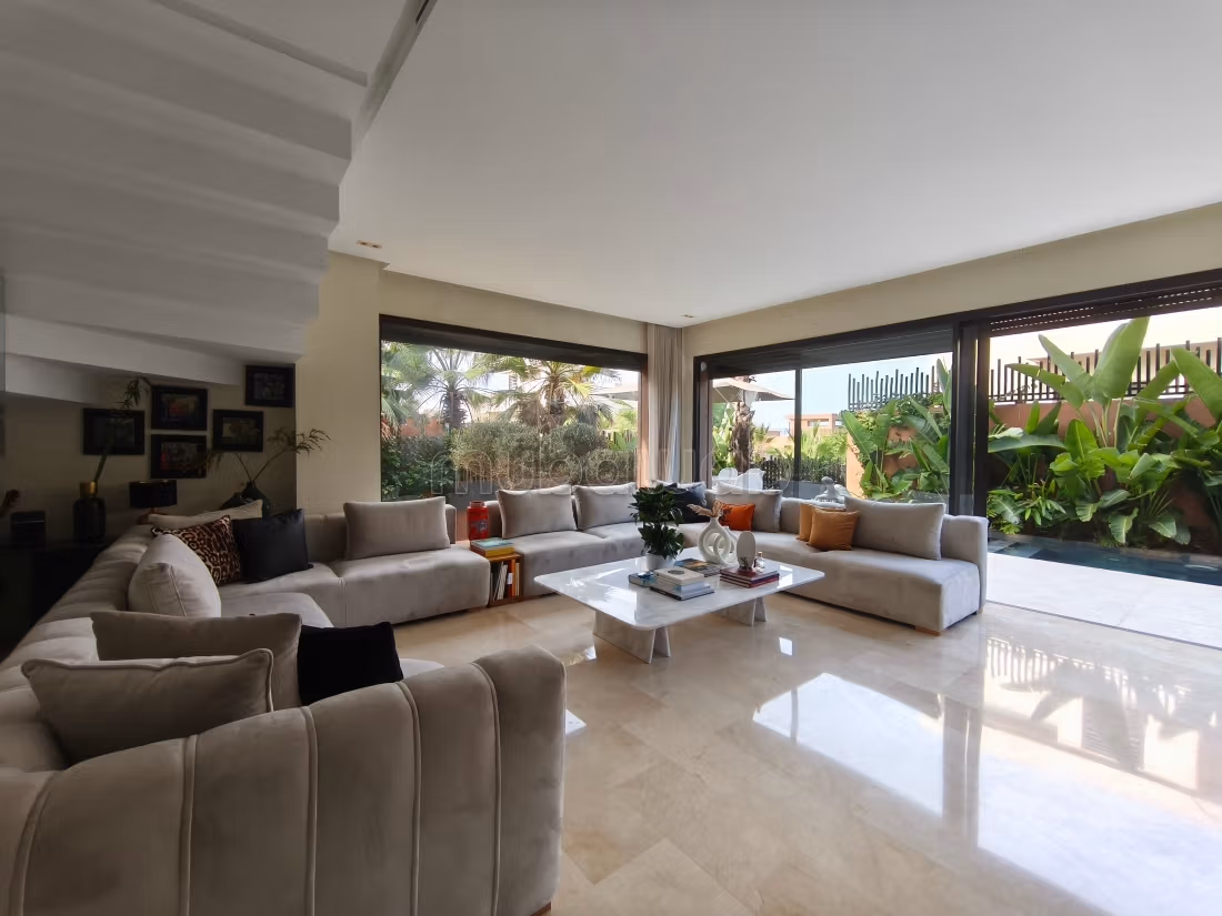 Villa's en luxe woningen huren. 8 Ruimtes. Gemeubileerd