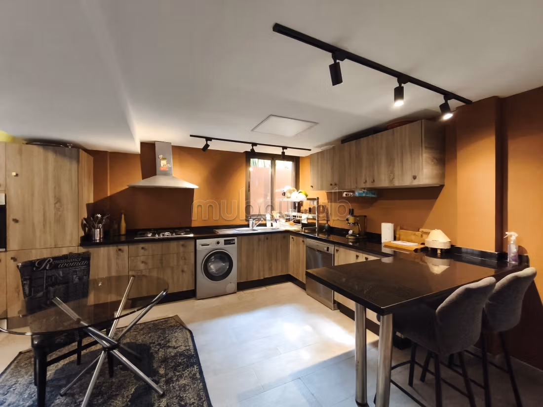 Villa's en luxe woningen huren. 8 Ruimtes. Gemeubileerd