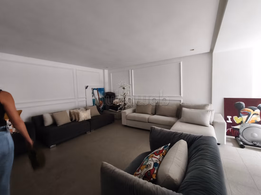Villa's en luxe woningen huren. 8 Ruimtes. Gemeubileerd