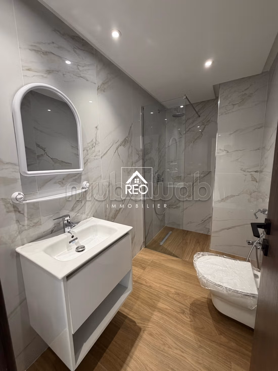 Apartment for sale in Aouina. 1 lovely room. Residence with caretaker, general air conditioning