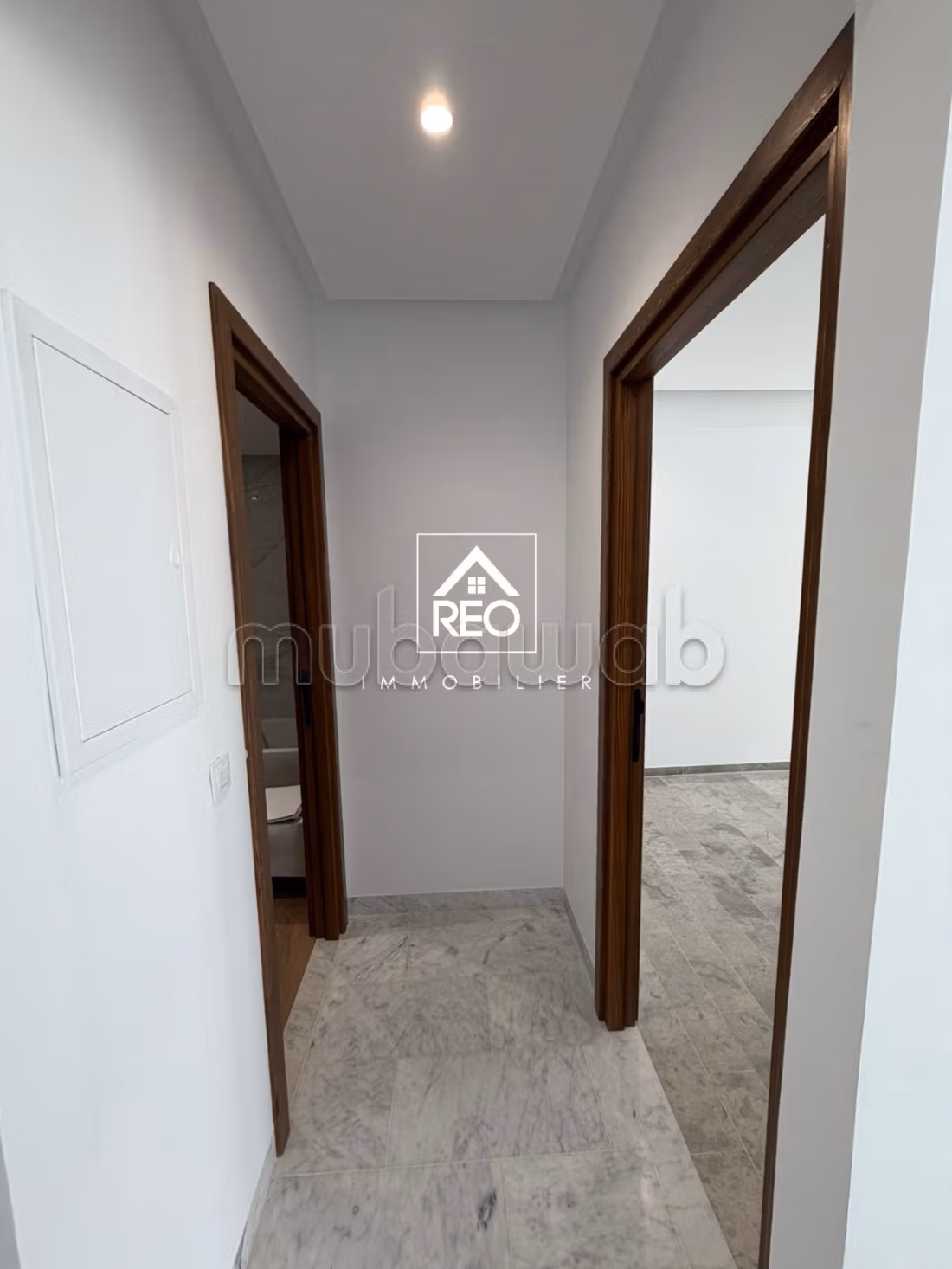 Sell apartment in Aouina. 2 rooms. Caretaker service available, air conditioning
