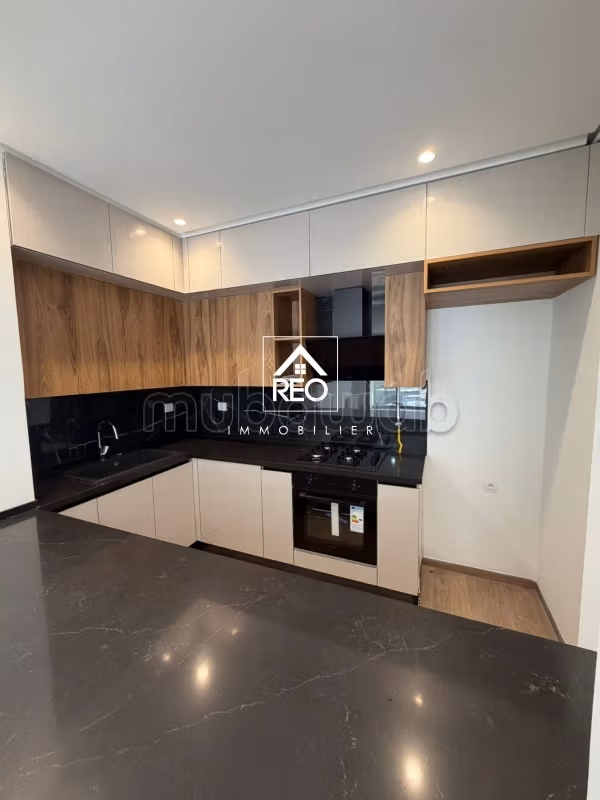 Splendido appartamento da acquistare a Aouina. 3 locali. Porta blindata e riscaldamento centralizzato