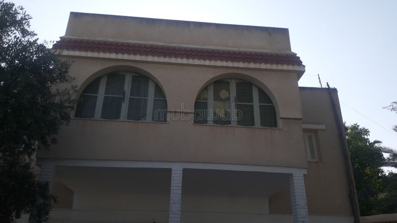 Splendide villa à vendre à Bellevue. 
5 chambres agréables. 
Places de parking et beau jardin