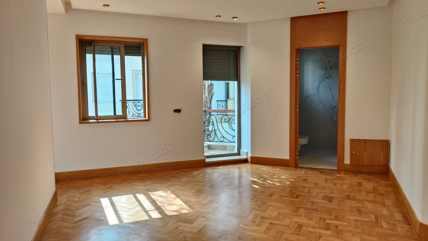 High quality house for sale in Californie. 4 rooms. Garden and terrace