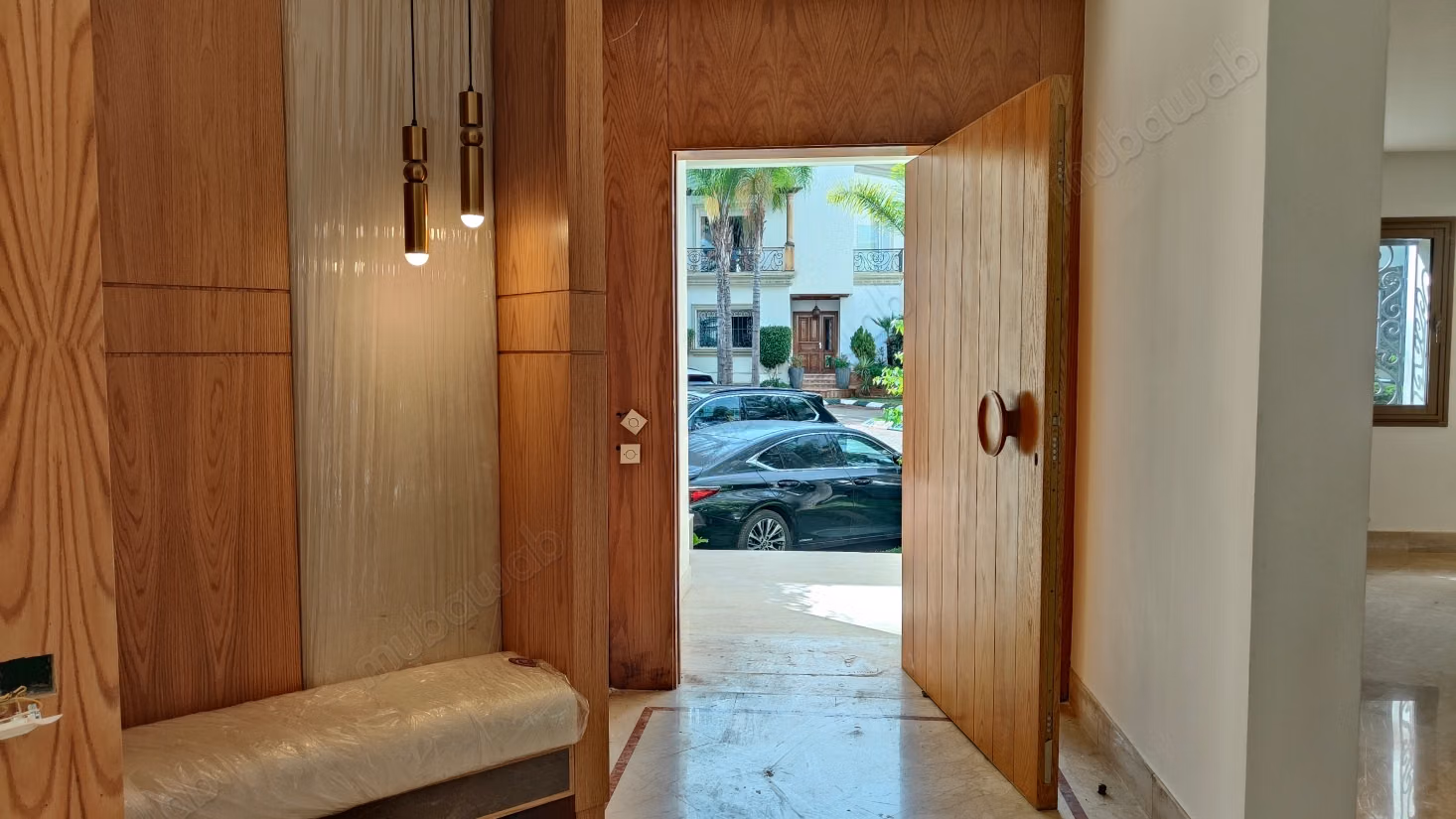 High quality house for sale in Californie. 4 rooms. Garden and terrace
