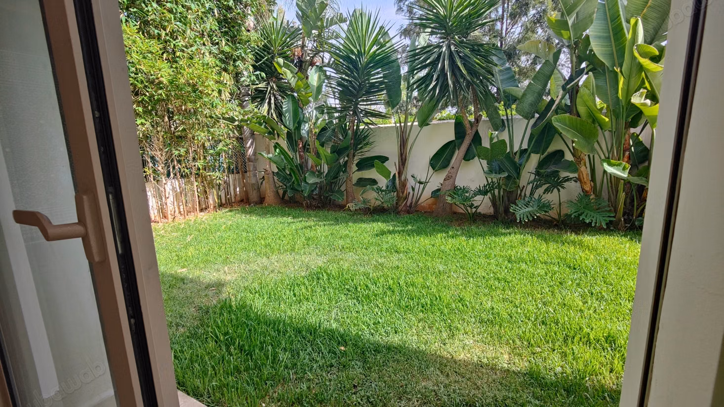 High quality house for sale in Californie. 4 rooms. Garden and terrace