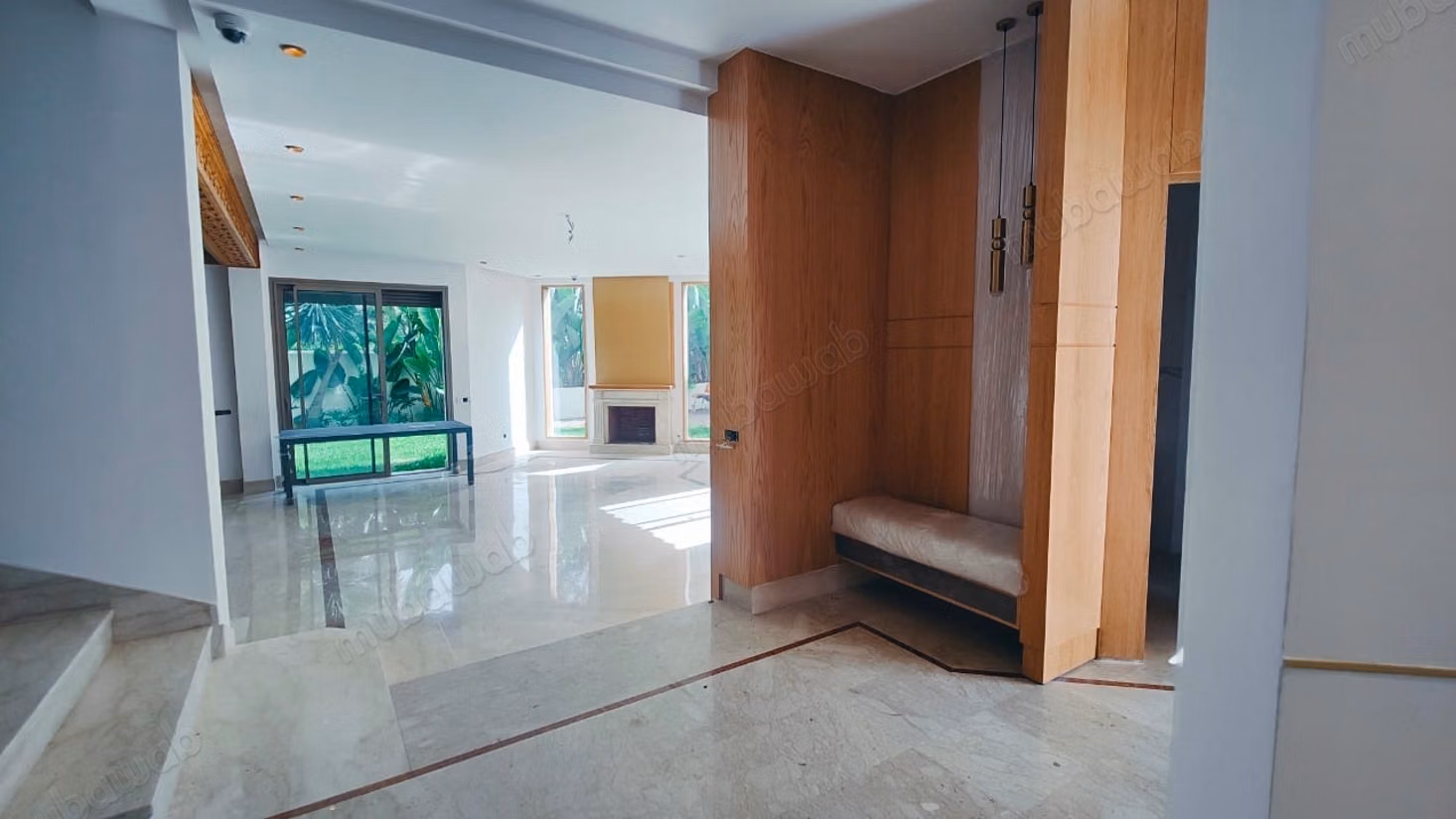 High quality house for sale in Californie. 4 rooms. Garden and terrace
