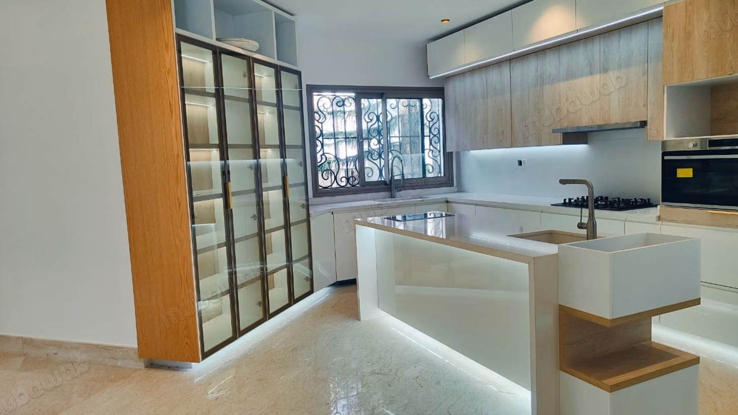 High quality house for sale in Californie. 4 rooms. Garden and terrace