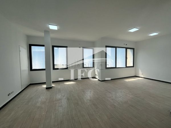 Bureau en 8 espaces 350m² Montplaisir IFCM206