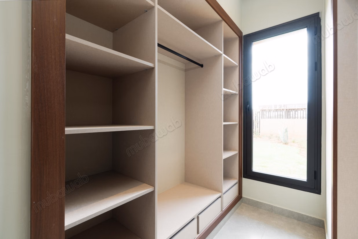 بيع شقة بطريق اوريكا. 5 قطع. حديقة وشرفة