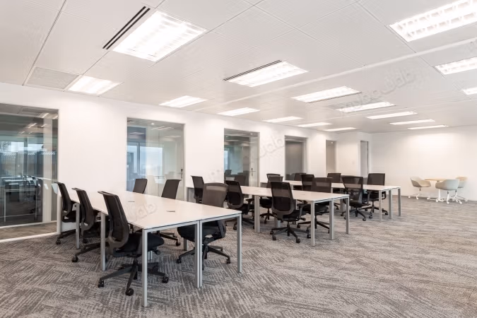 Oficinas en alquiler en Aïn Sebaâ. Dimensión 30 m². Doble acristalamiento y calefacción central