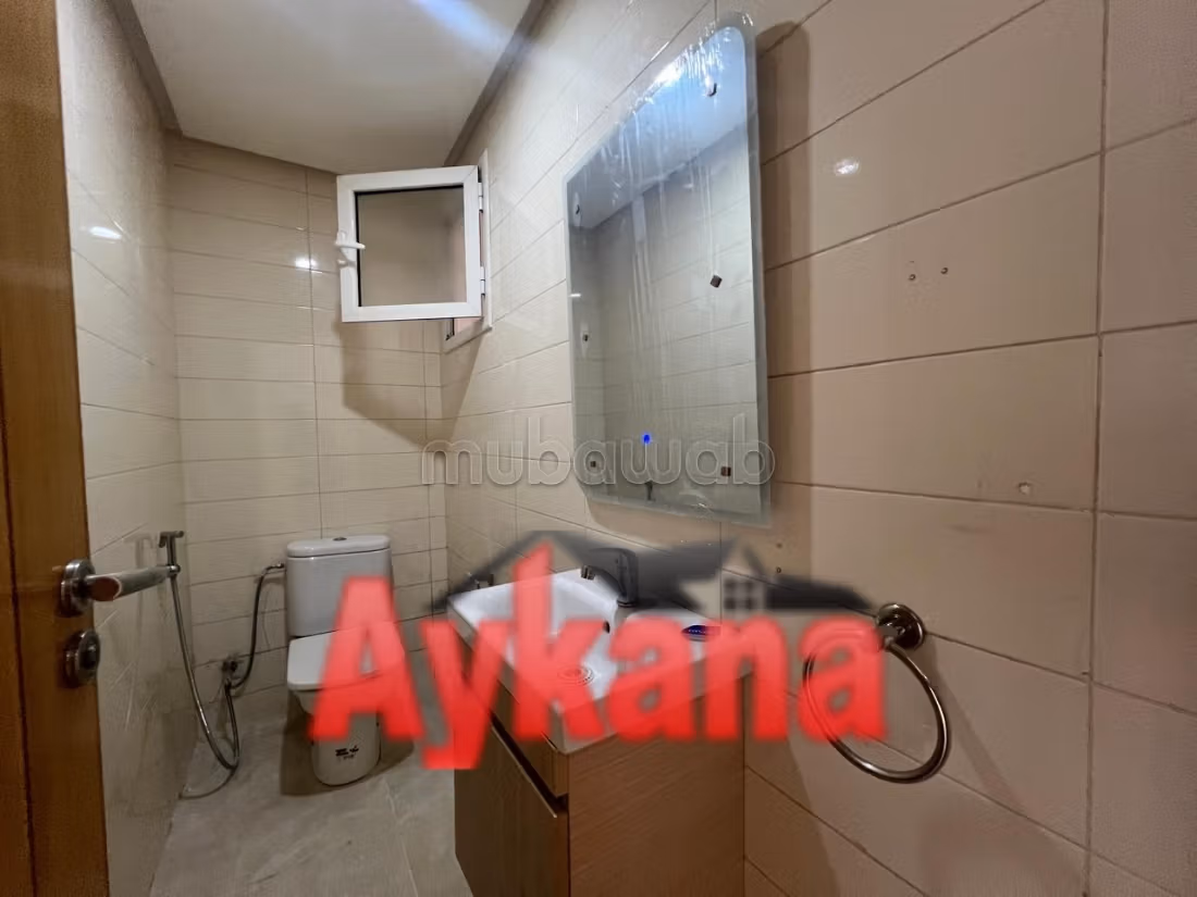 Bellissimo appartamento in affitto a Riyad. Superficie di 112 m². Con garage e ascensore