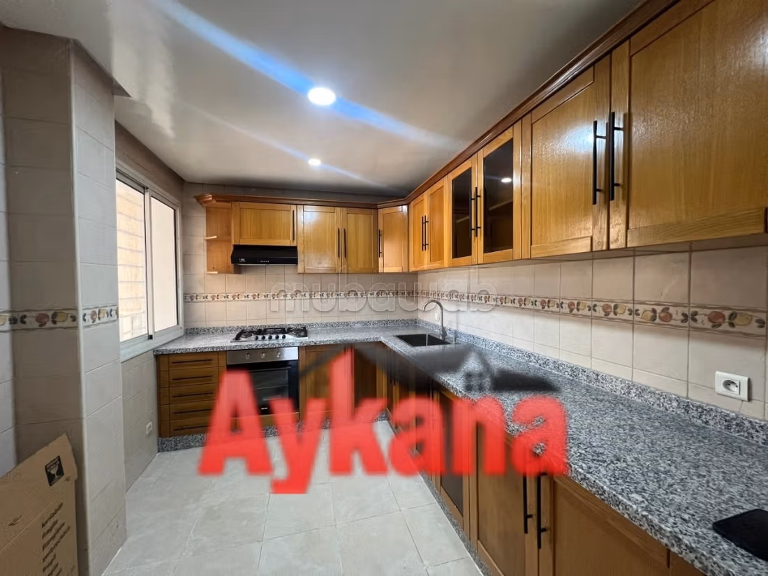 Bellissimo appartamento in affitto a Riyad. Superficie di 112 m². Con garage e ascensore