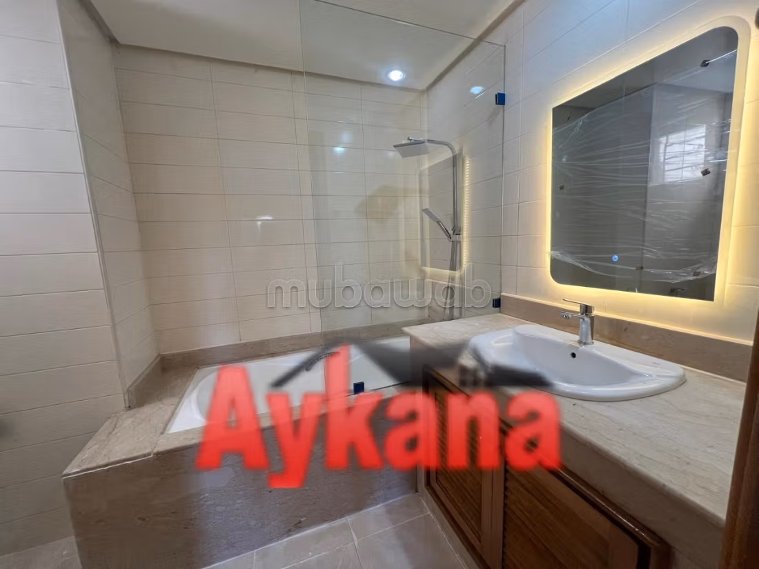 Bellissimo appartamento in affitto a Riyad. Superficie di 112 m². Con garage e ascensore