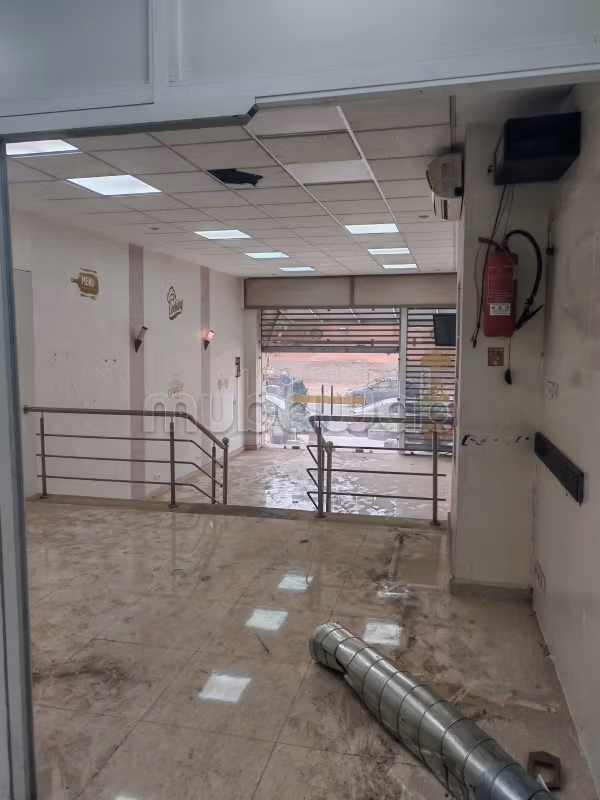 Kopen: commercieel vastgoed in Hivernage. Oppervlakte 65 m². Beveiligingssysteem aanwezig