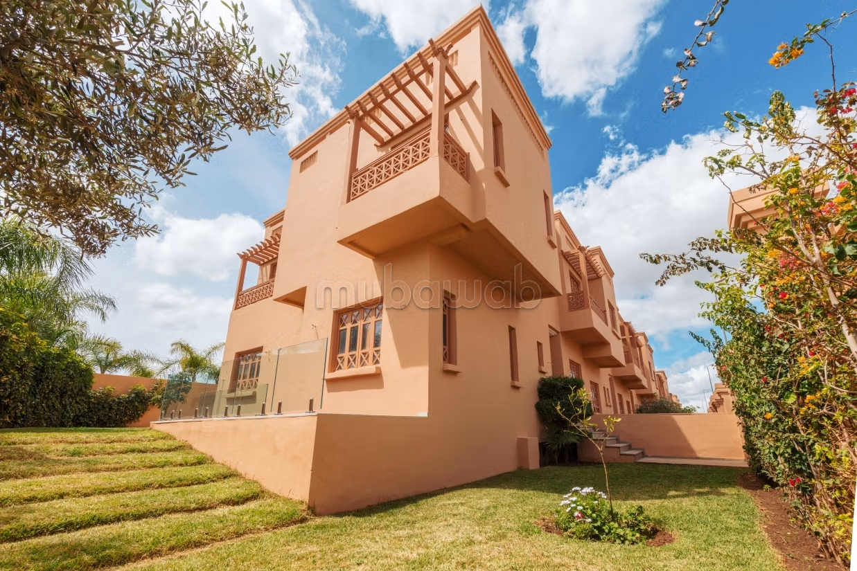 Villa's en luxe woningen te koop in Alfilline. Oppervlakte 297 m². Tuin en parkeergelegenheid