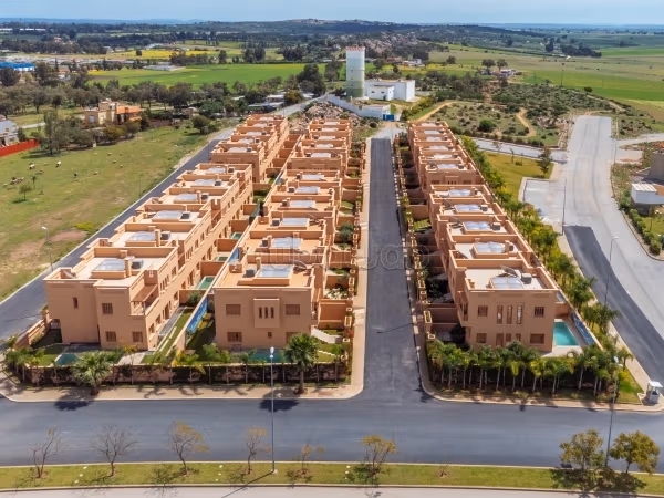 Villa's en luxe woningen te koop in Alfilline. Oppervlakte 297 m². Tuin en parkeergelegenheid