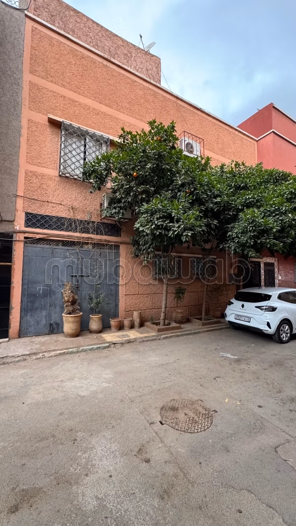 Find your house to buy in Rahba Kedima. 4 lovely rooms. Living room with Moroccan decor