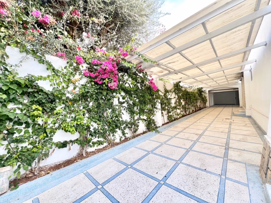 Belle villa de plain pied rénovée– Quartier Oasis