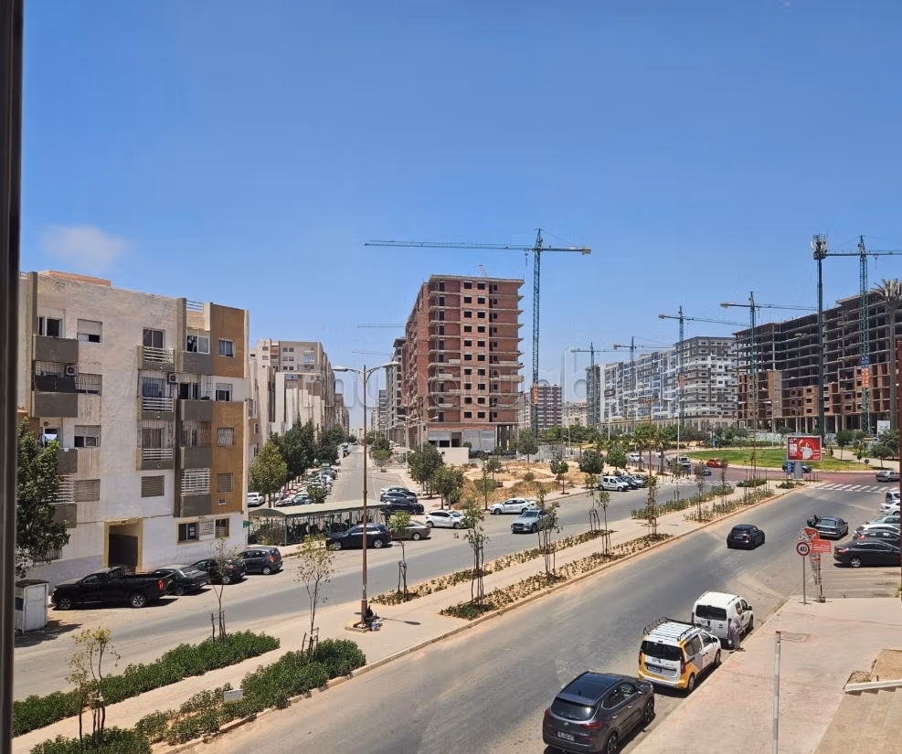 Bell'appartamento in affitto a Hay Mohammadi. Superficie 67 m². Salotto marocchino, sistema di sicurezza