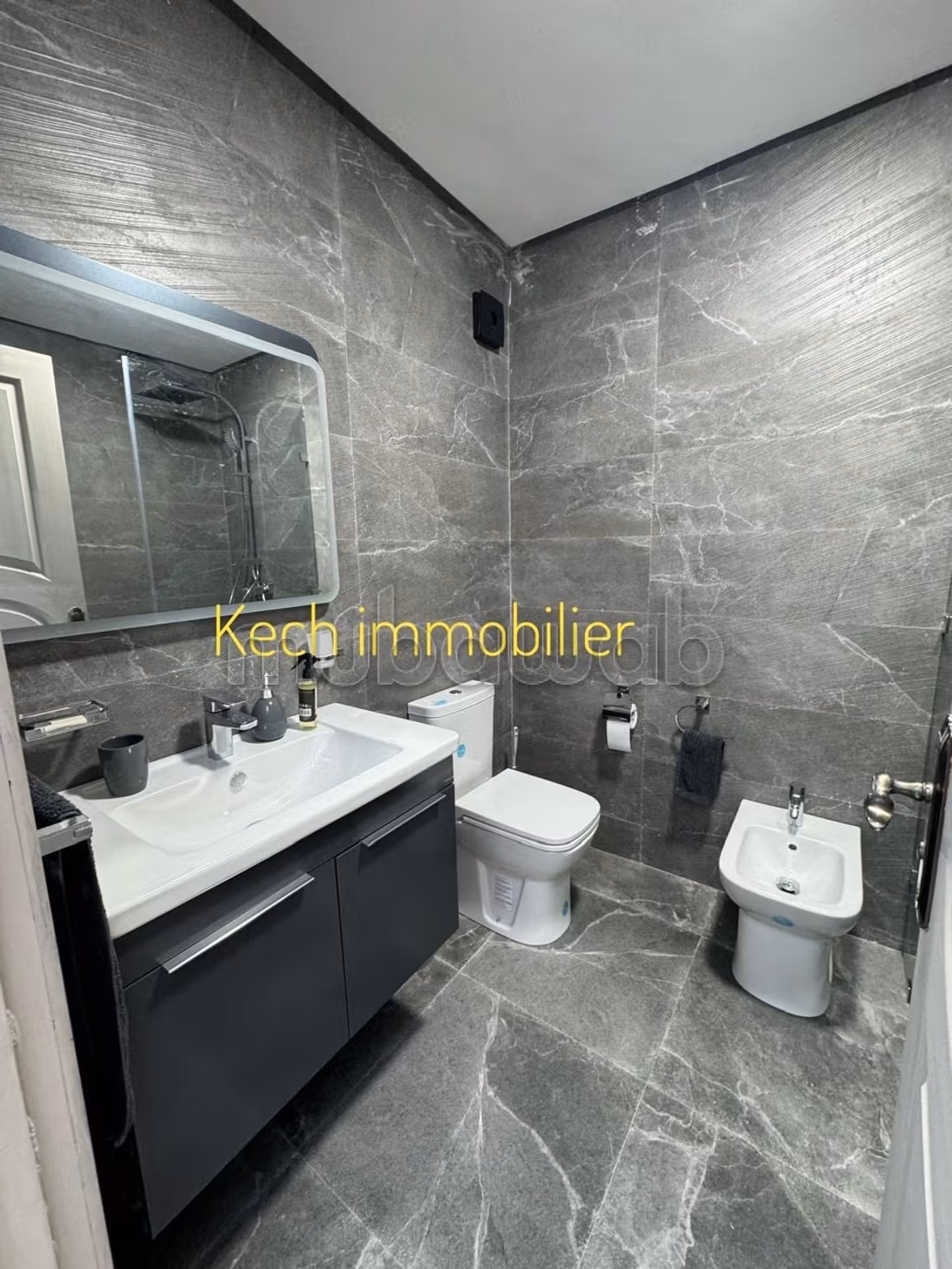 Flat for rent in Camp Al Ghoul. Dimension 90 m². Ample storage space