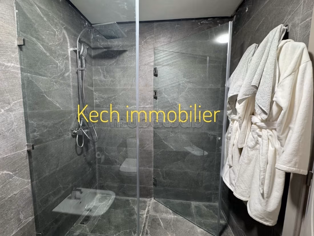 Flat for rent in Camp Al Ghoul. Dimension 90 m². Ample storage space