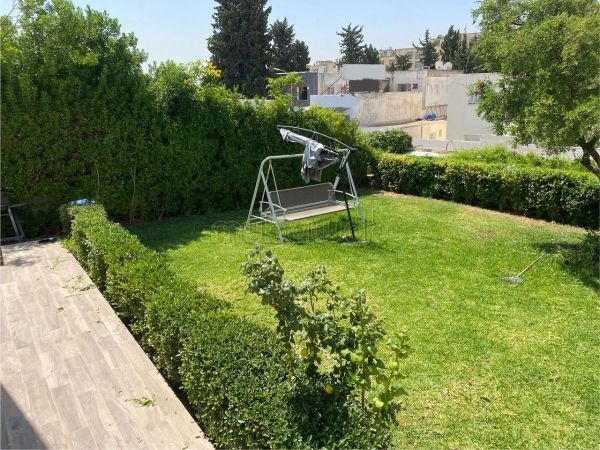 Terrain avec villa et local commercial a vendre