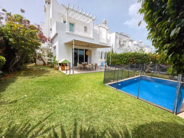 Villa t5 vide de 490m² – 4 chambres – piscine