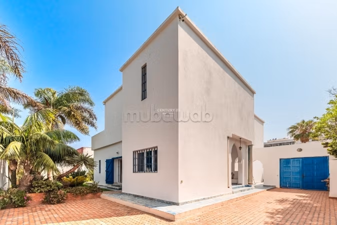 Casa en venta. Gran superficie 397 m². Jardines