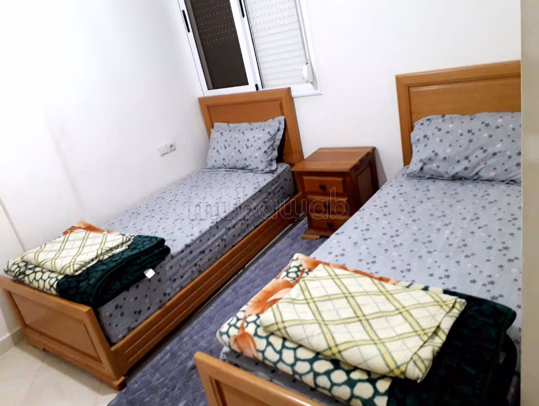 Pisos en alquiler en Cente. 2 dormitorios. Salón marroquí amueblado, residencia cerrada