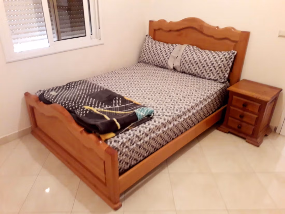 Pisos en alquiler en Cente. 2 dormitorios. Salón marroquí amueblado, residencia cerrada