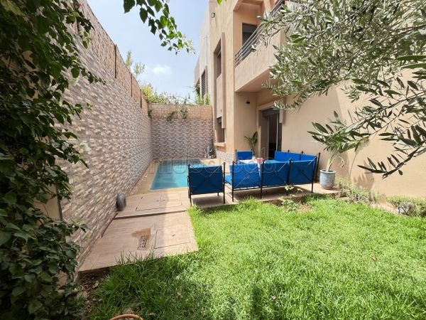 Villa's en luxe woningen te koop in Hay Targa. Totale oppervlakte 250 m². Parkeerplaats en tuin