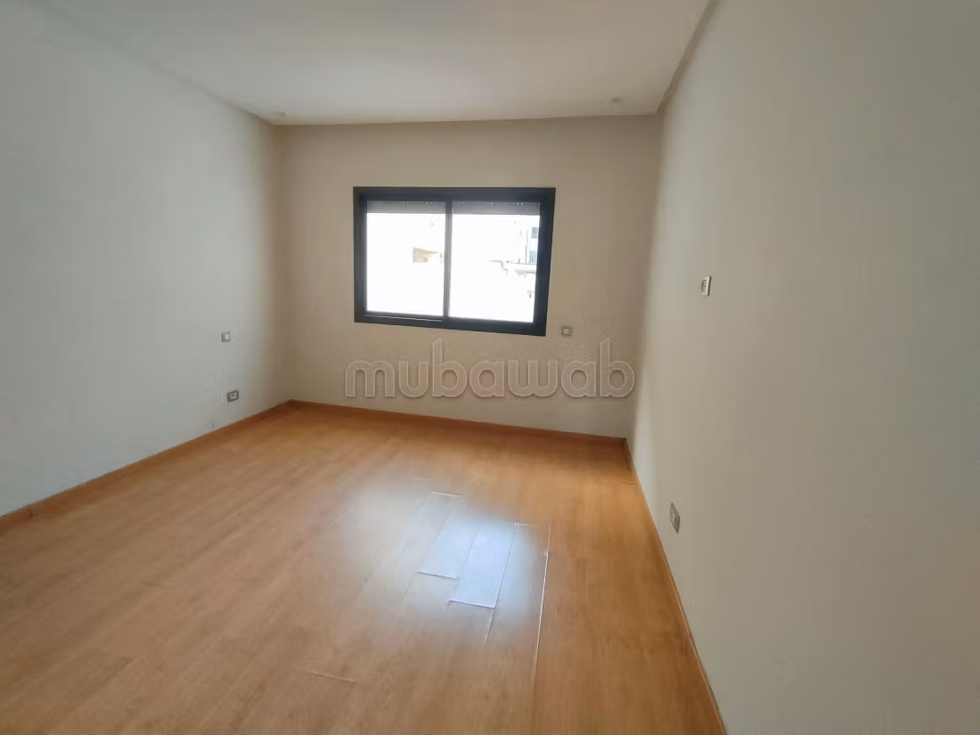 Studio vide 50m² Hôpitaux TRAM 5300 Dh