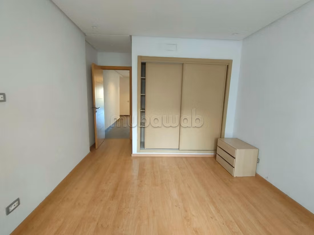 Studio vide 50m² Hôpitaux TRAM 5300 Dh
