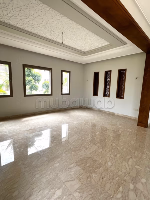 In de verhuur: villa's en luxe woningen in Bouskoura Ville. 4 Slaapkamers. Conciërgeservice en mooi zwembad