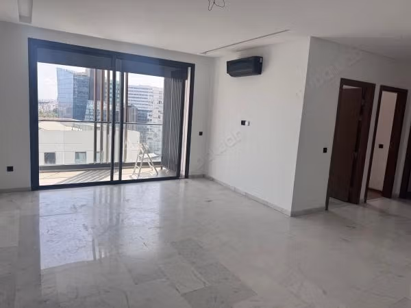 Piso en alquiler en Casablanca Finance City. 3 habitaciones confortables. Mobiliario nuevo