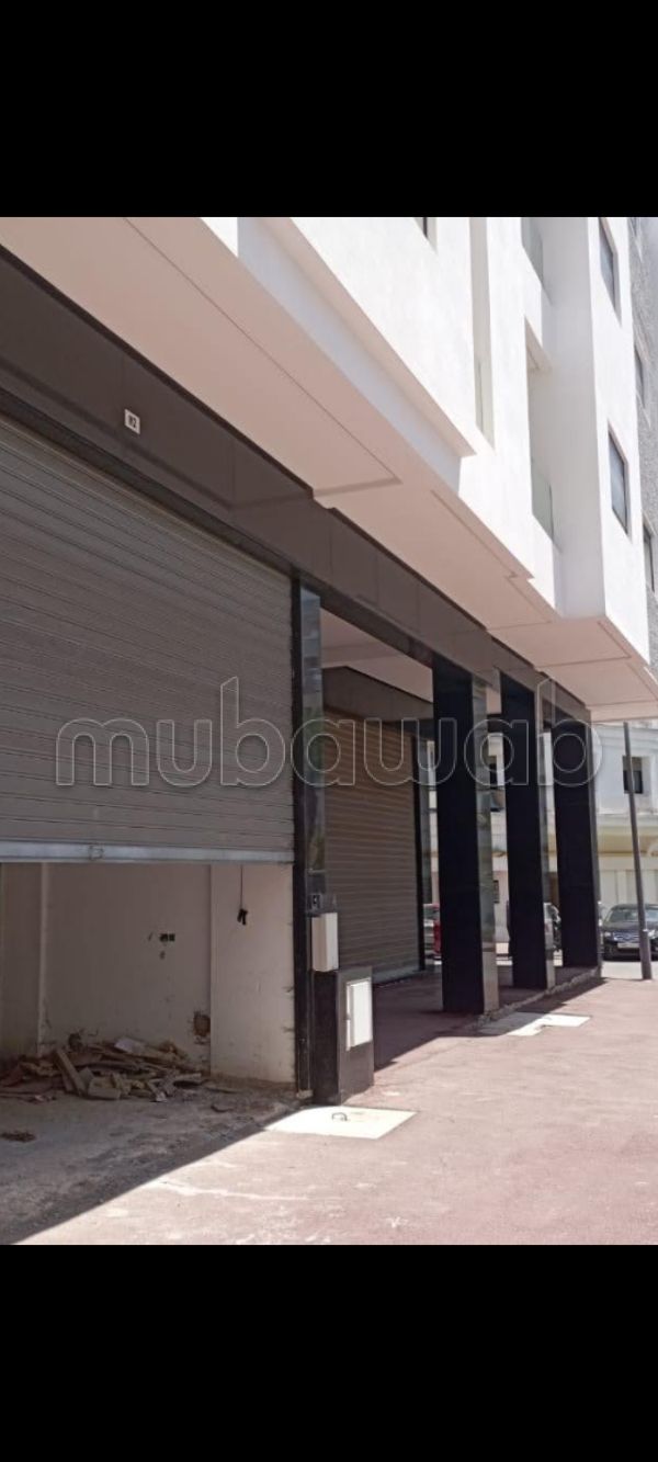 Magasin fait angle avenue fal ould omeïr