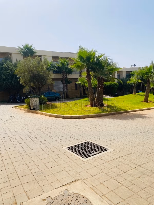 Maestosa villa in affitto a Californie. 6 locali spaziosi. Giardino e ascensore