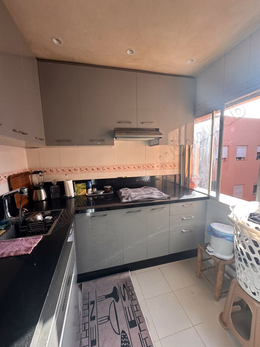 Appartement meublé 3 chambres à vendre à Mabrouka –