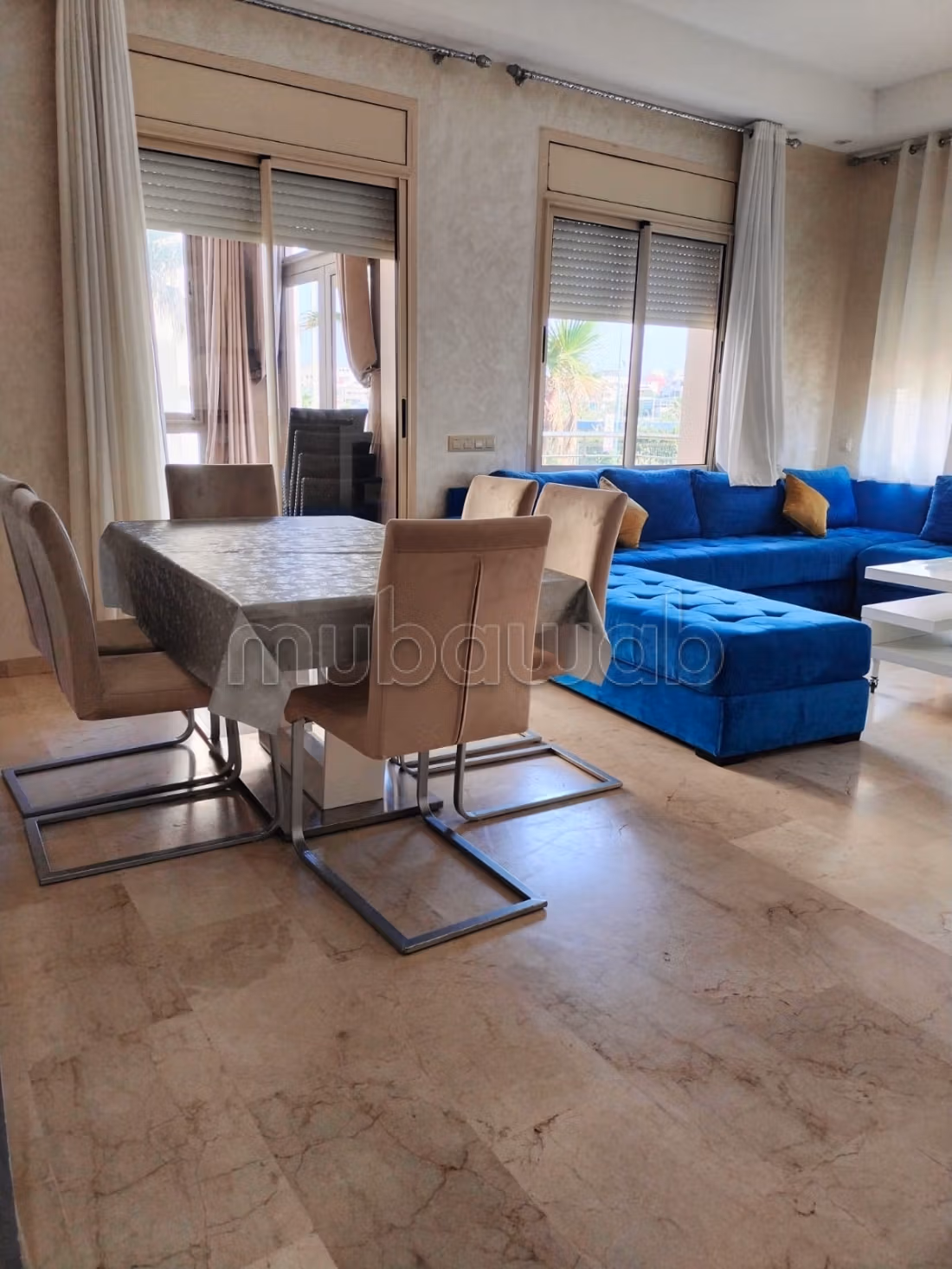Splendido appartamento da affittare. 8 locali spaziosi. Terrazzo e garage