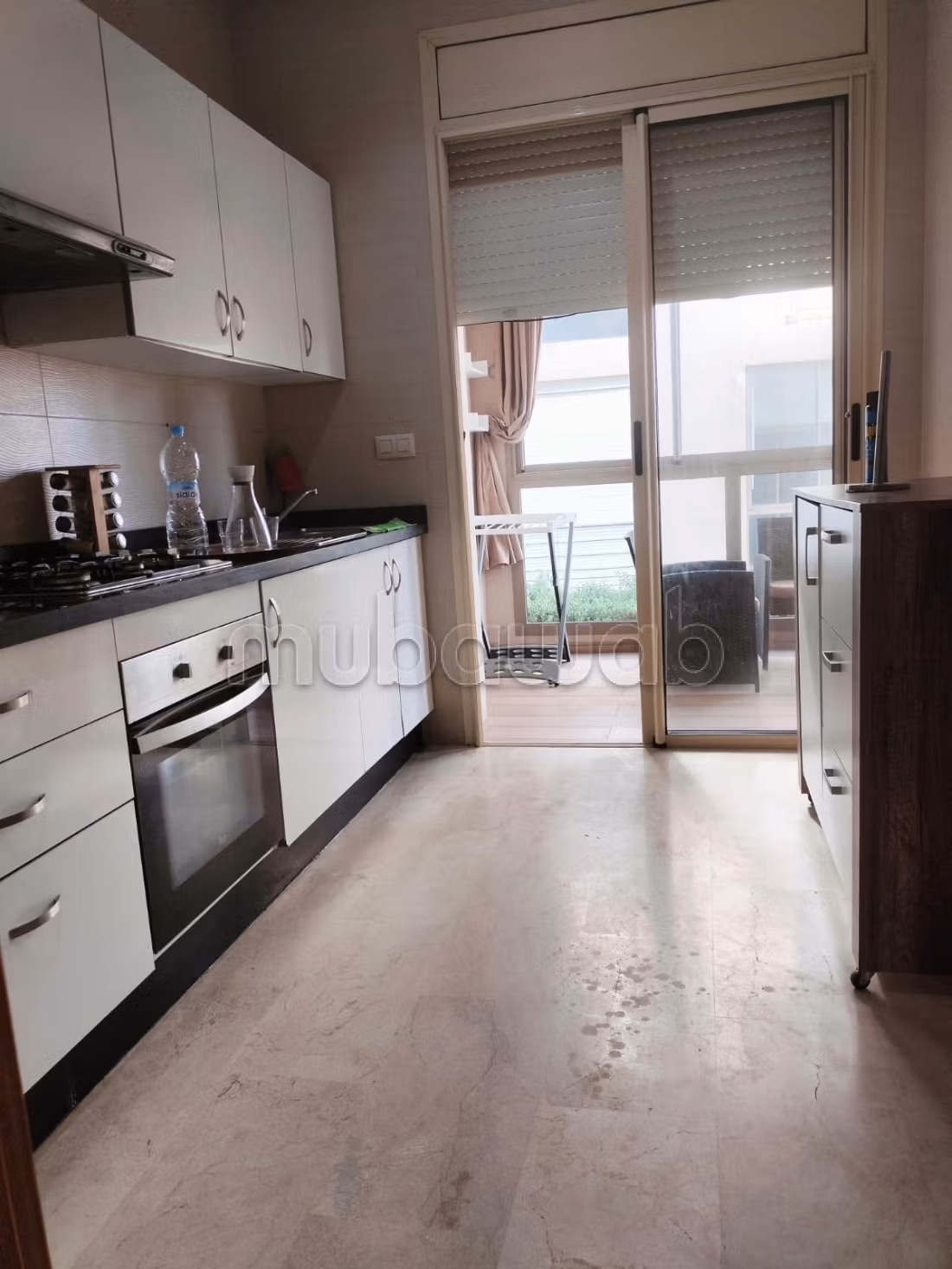 Splendido appartamento da affittare. 8 locali spaziosi. Terrazzo e garage