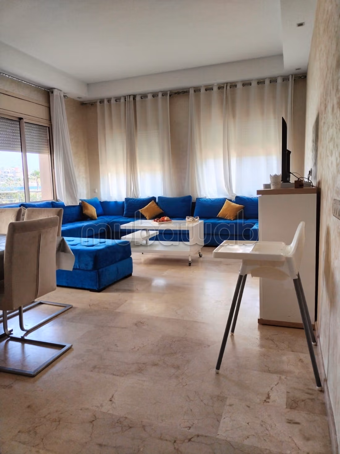 Splendido appartamento da affittare. 8 locali spaziosi. Terrazzo e garage