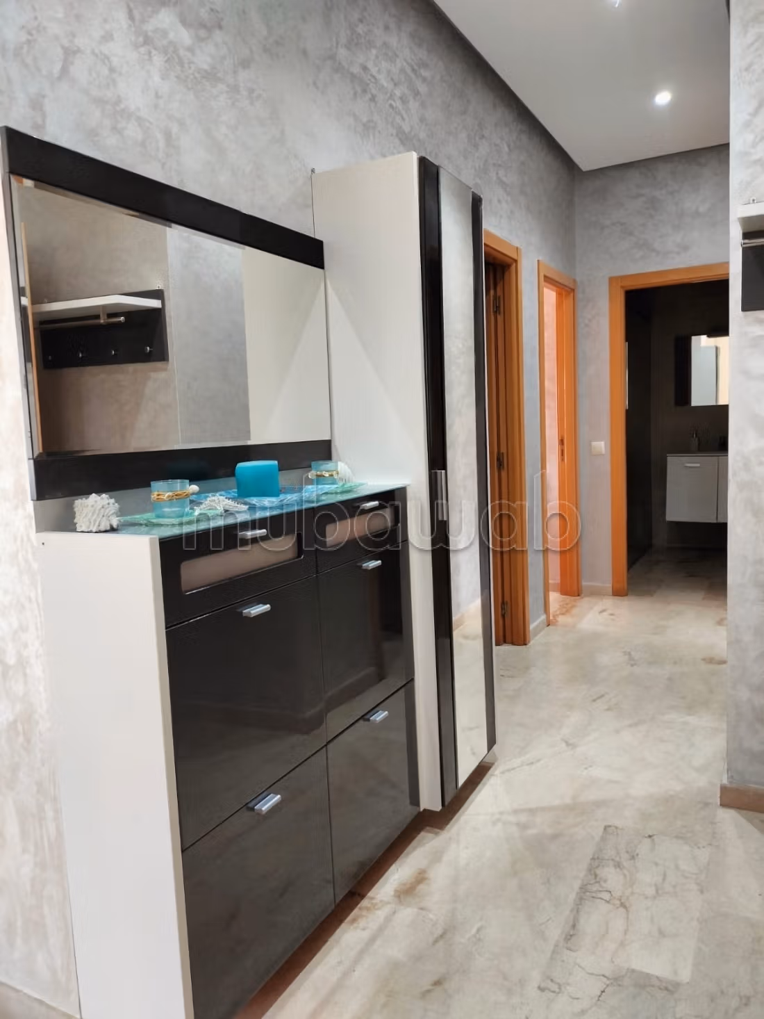 Splendido appartamento da affittare. 8 locali spaziosi. Terrazzo e garage