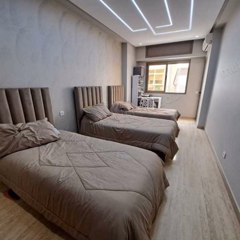 Sell apartment in Beauséjour. Small area 132 m². Lift and parking