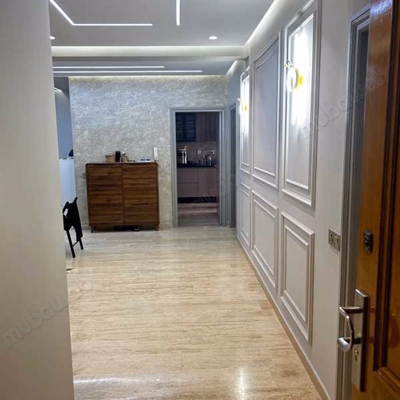 Sell apartment in Beauséjour. Small area 132 m². Lift and parking