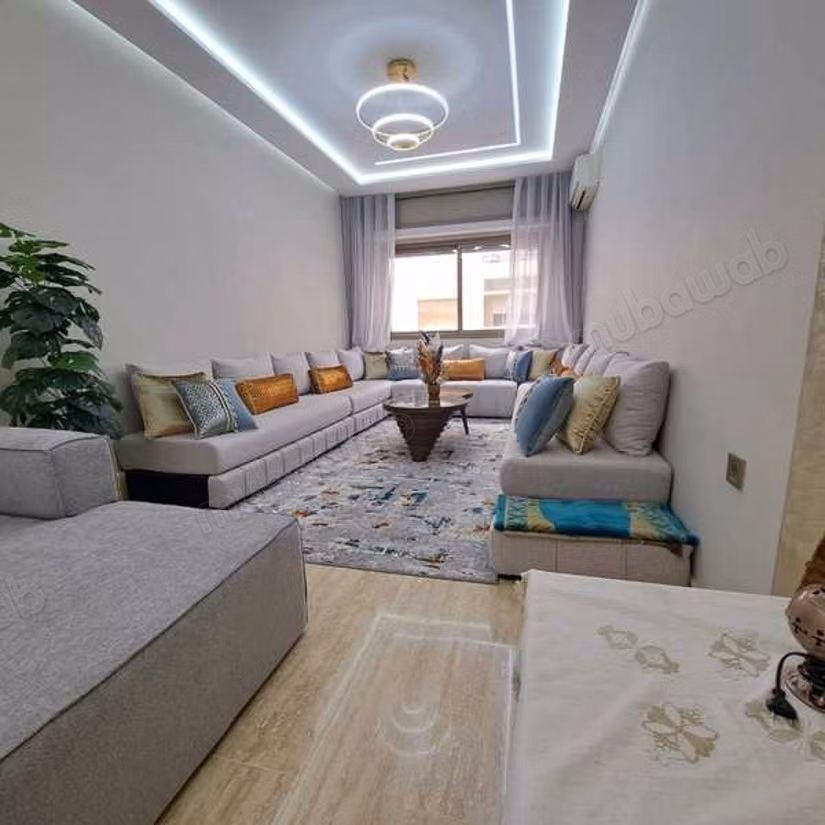 Sell apartment in Beauséjour. Small area 132 m². Lift and parking