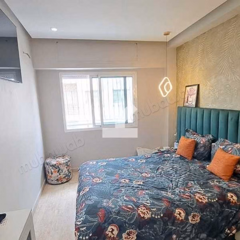 Sell apartment in Beauséjour. Small area 132 m². Lift and parking