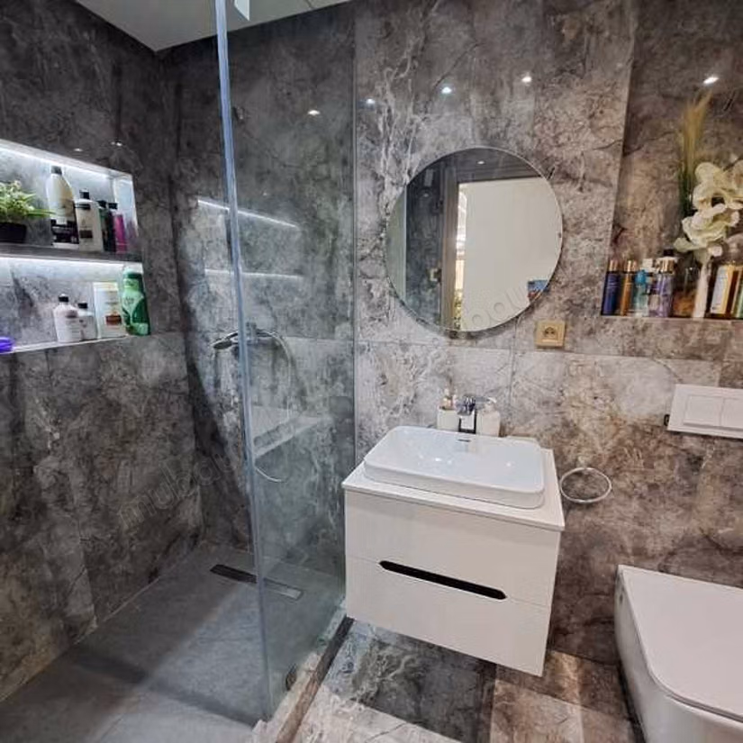 Sell apartment in Beauséjour. Small area 132 m². Lift and parking