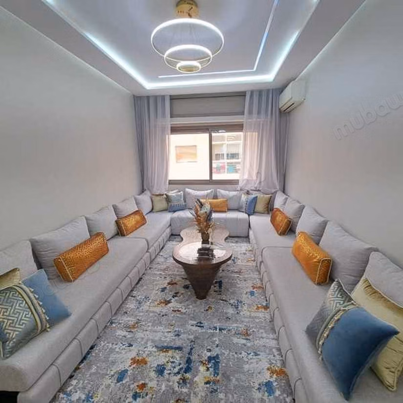 Sell apartment in Beauséjour. Small area 132 m². Lift and parking